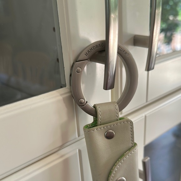 Handbag Handcuff - Picture 7 of 10